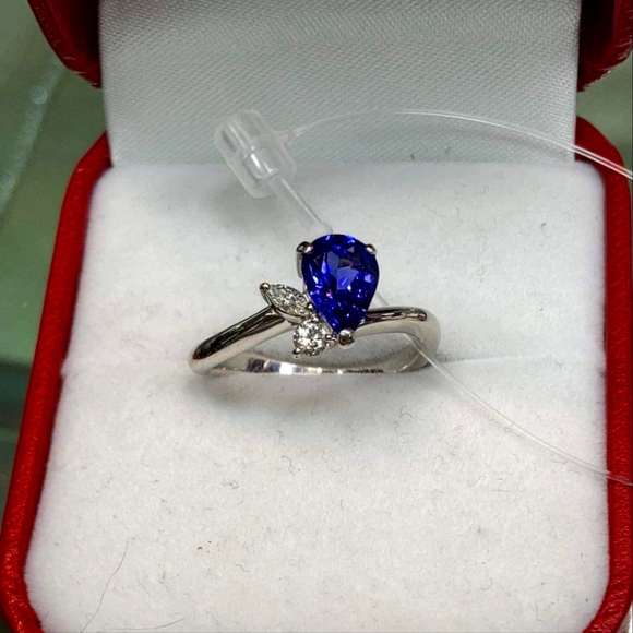 TANZANITE and DIAMOND RING IN PLATINUM900 SETTING - Picture 15 of 16